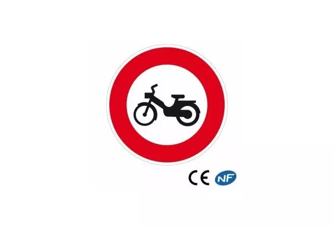 Panneau de signalisation accès interdit aux cyclomoteurs