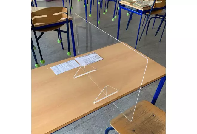 Séparation pour bureau d'école en plexiglas