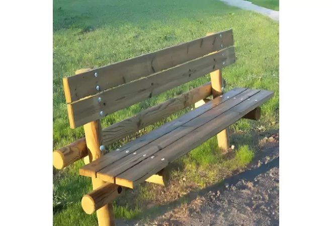 Banc public en bois