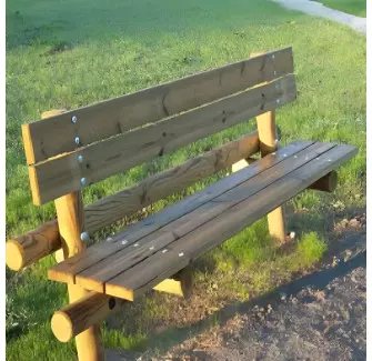 Banc public en bois