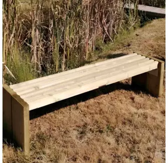 Banquette public en bois