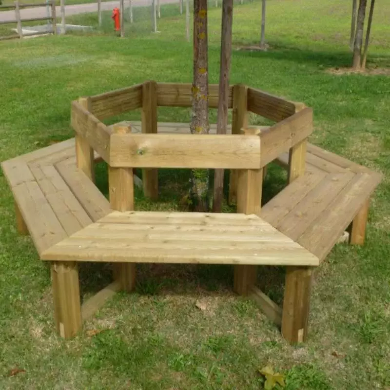 Banquette en bois hexagonal pour contour d’arbre