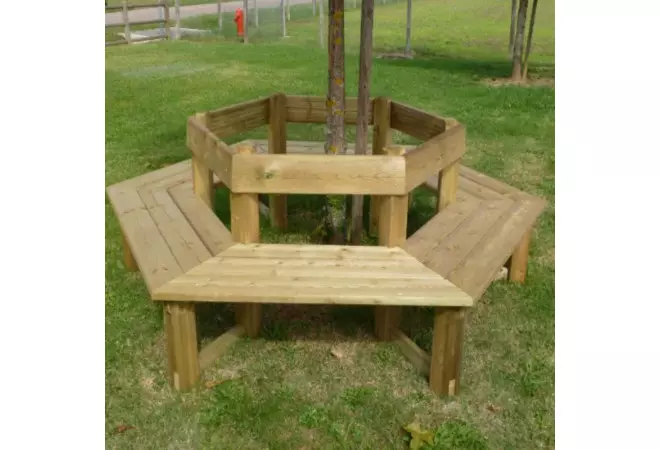 Banquette en bois hexagonal pour contour d’arbre